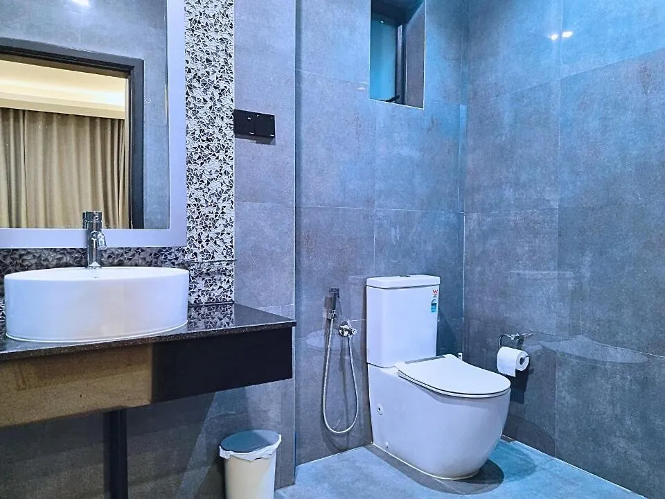 Cozy Beachfront 3-Bedroom Apartment In City Centre Colombo