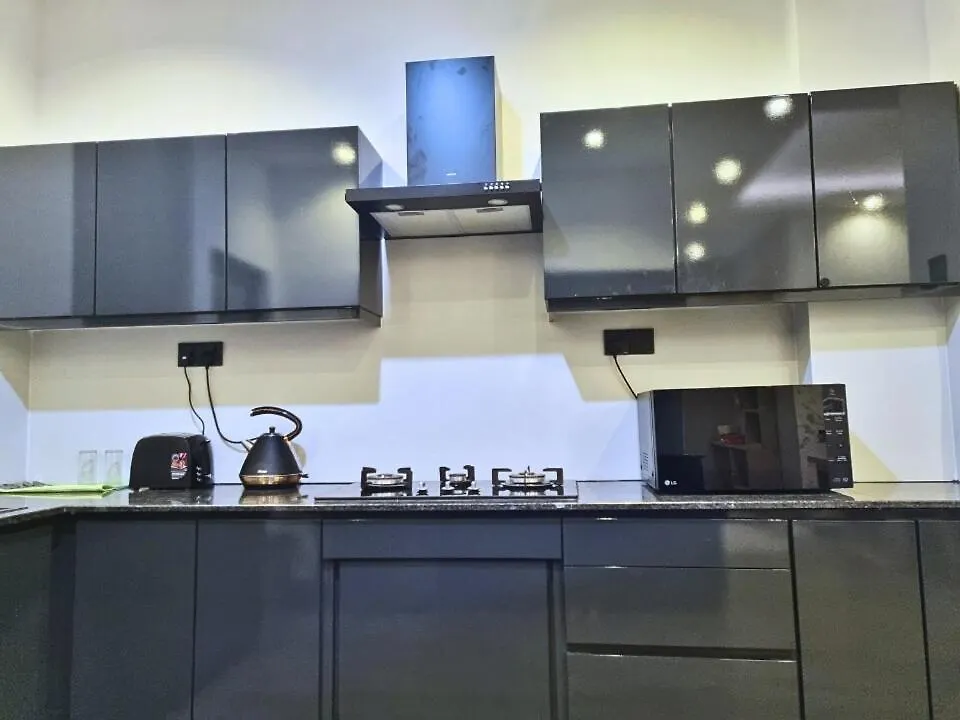 Cozy Beachfront 3-Bedroom Apartment In City Centre Colombo 0*,  Sri Lanka