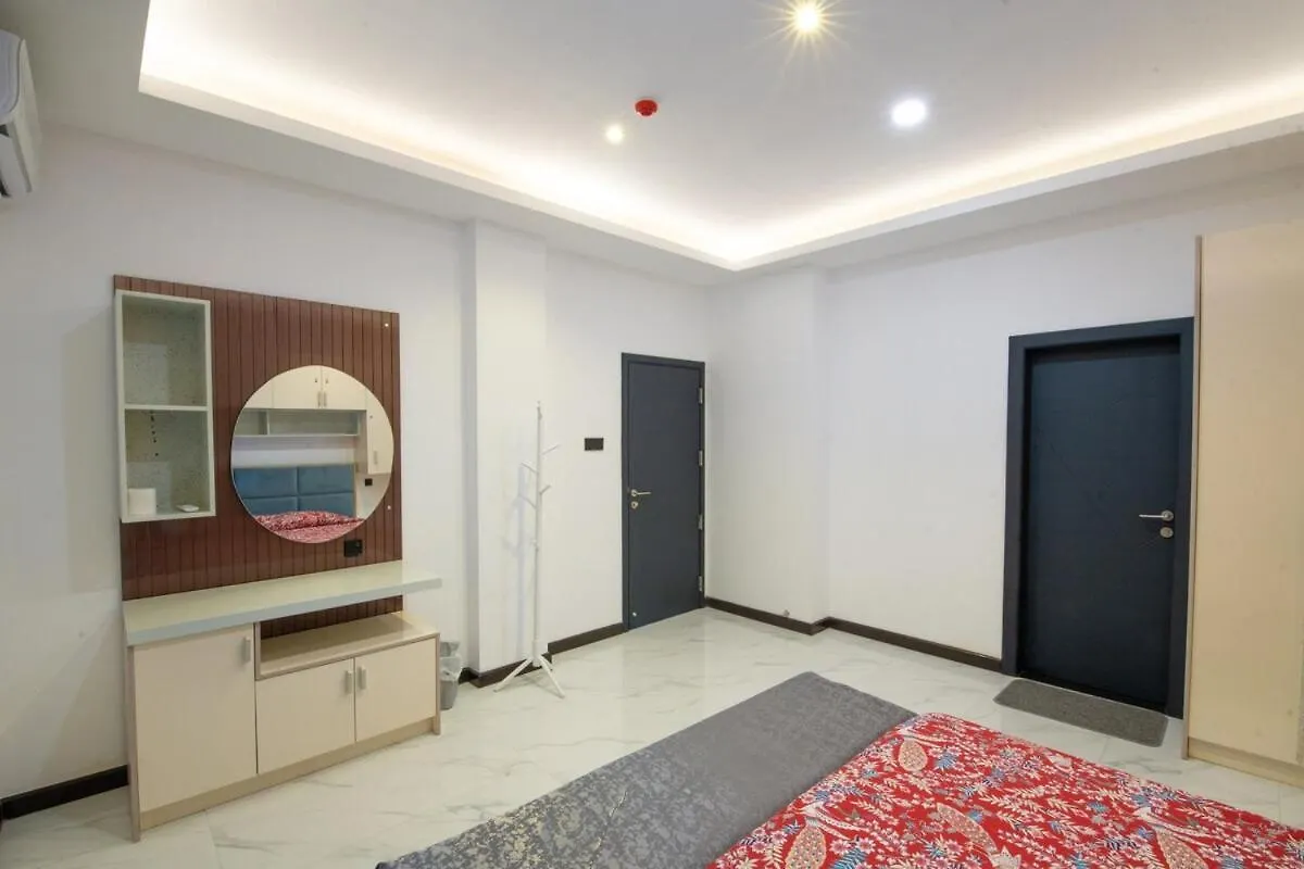 Cozy Beachfront 3-Bedroom Apartment In City Centre Colombo