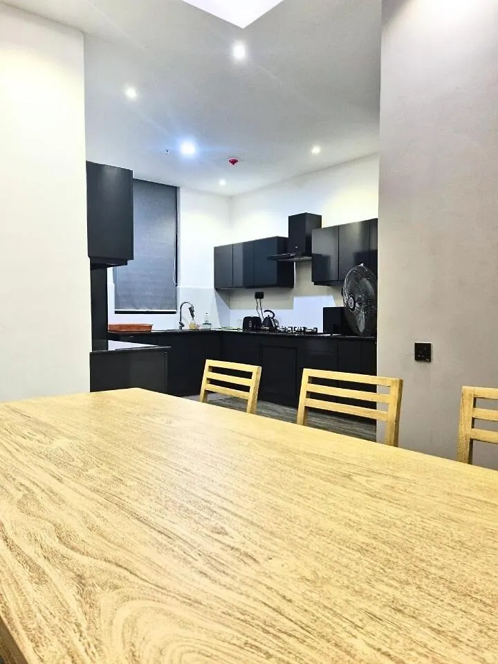 Cozy Beachfront 3-Bedroom Apartment In City Centre Colombo Sri Lanka