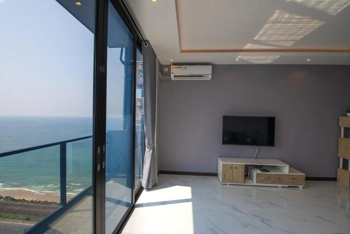 Cozy Beachfront 3-Bedroom Apartment In City Centre Colombo