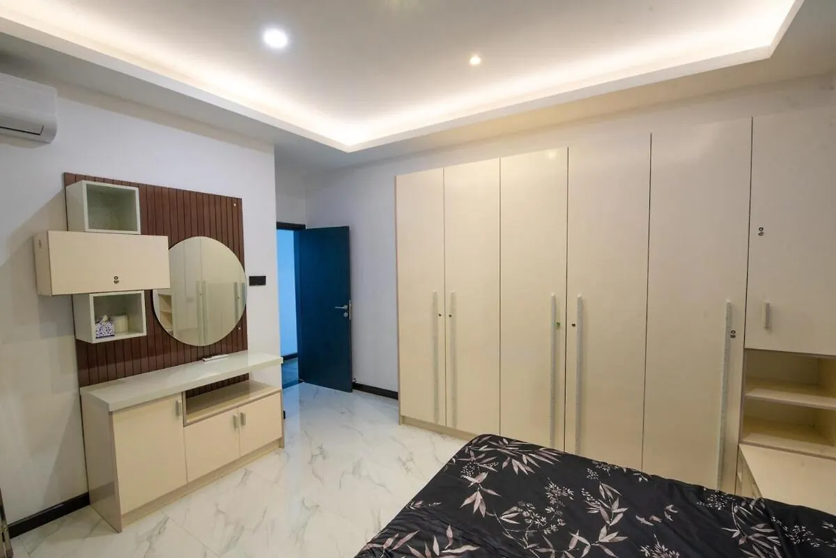 Cozy Beachfront 3-Bedroom Apartment In City Centre Colombo 0*,