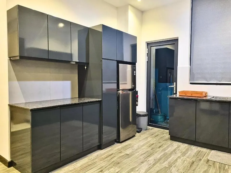 Cozy Beachfront 3-Bedroom Apartment In City Centre Colombo