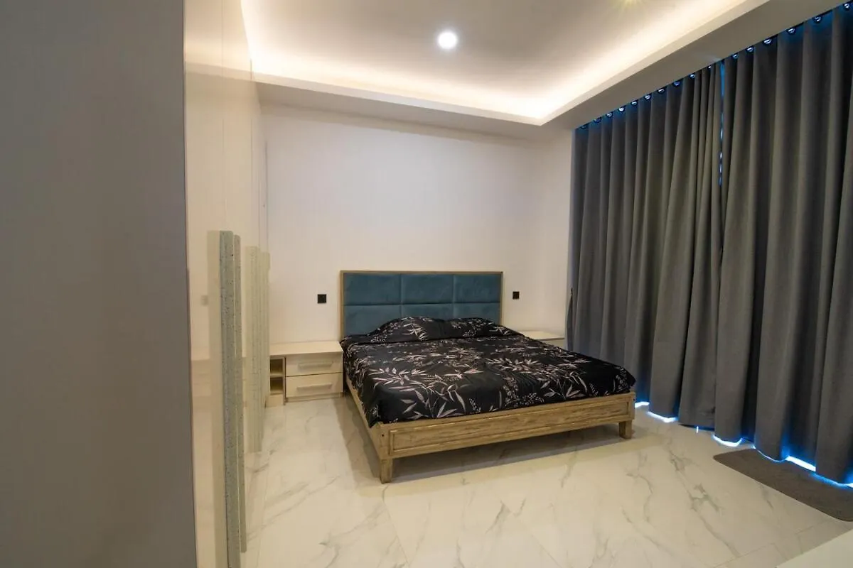 Cozy Beachfront 3-Bedroom Apartment In City Centre Kolombo